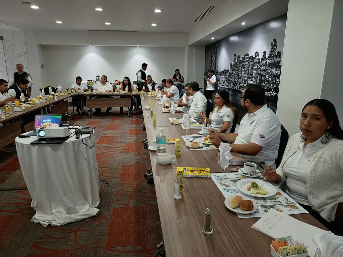 Mesa larga, agenda completa